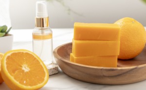 自販機オレンジジュースの皮をアップサイクルして石鹸を製造